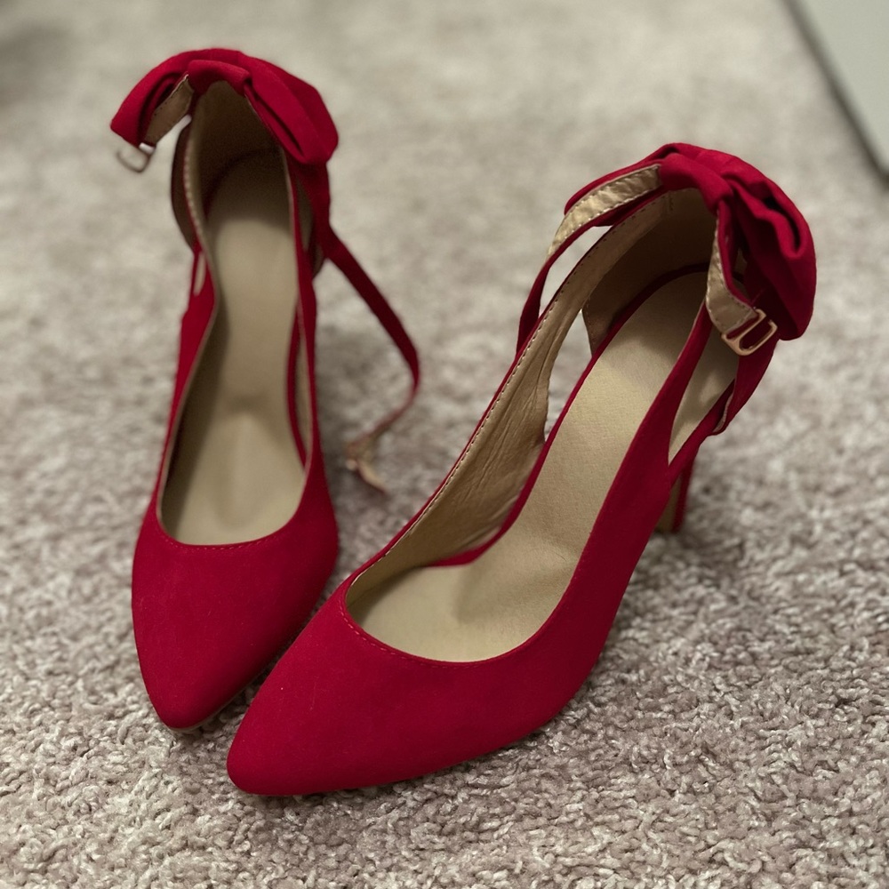 Red heels with bow